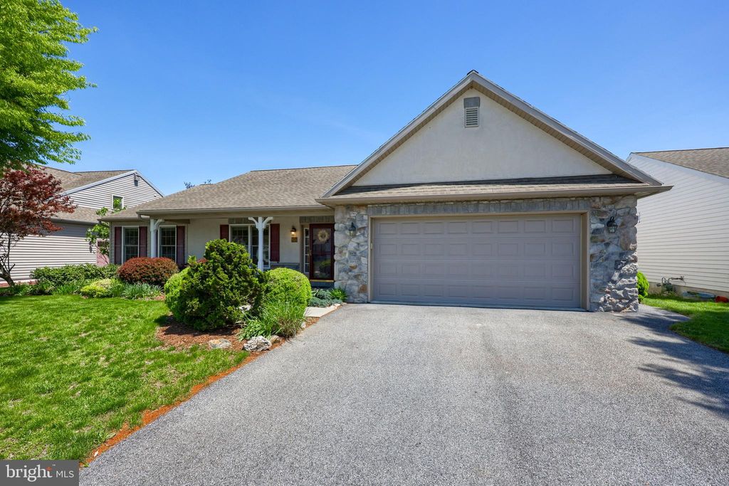 Photo of 924 Cambridge Drive, MANHEIM, PA 17545 (MLS # PALA2068916)