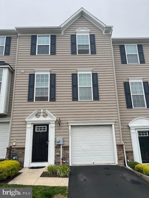 905 SUSAN CIRCLE