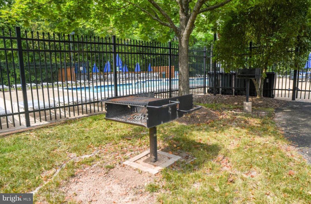 CENTREVILLE GREEN - Residential Lease