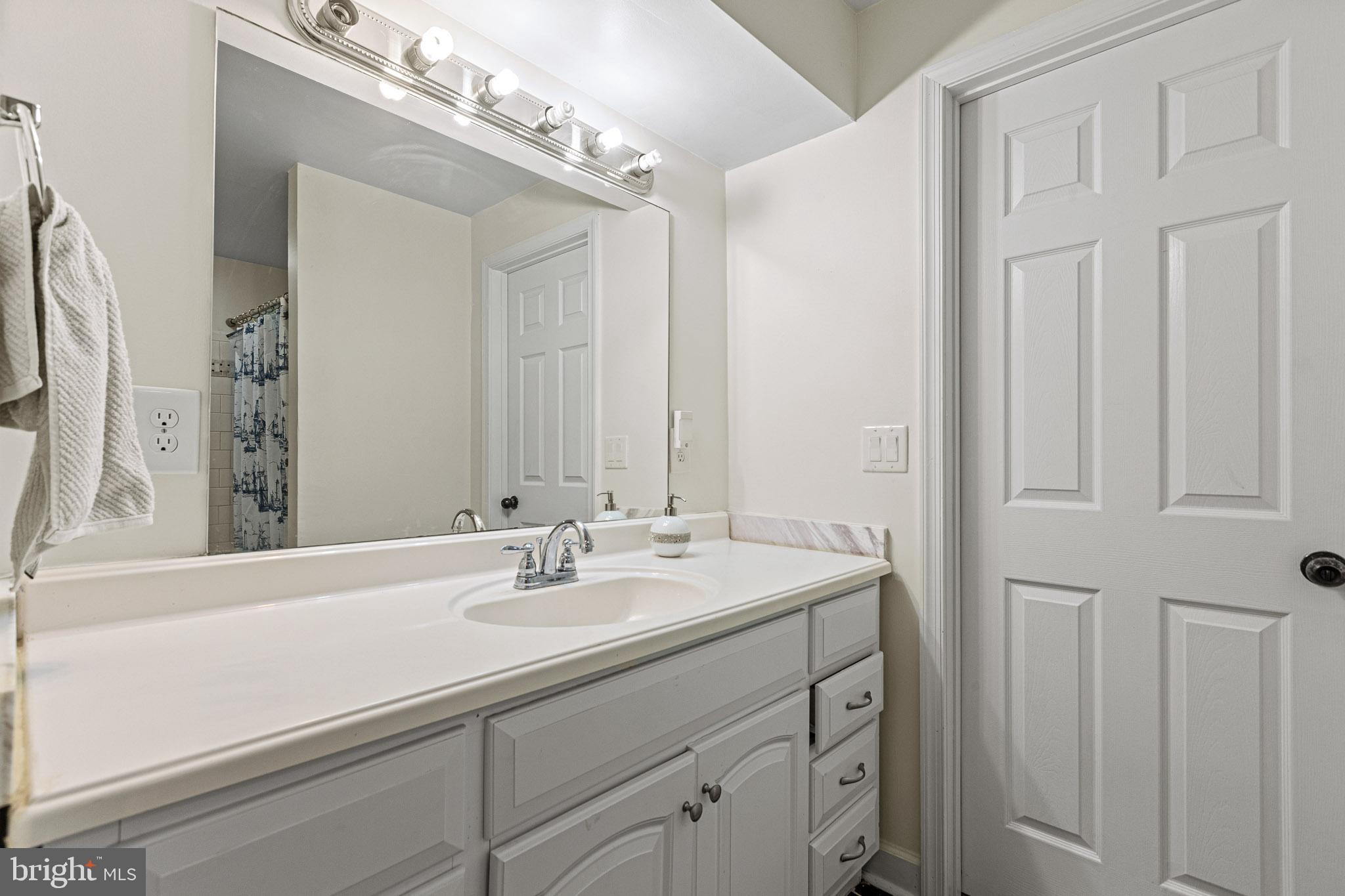 HICKORY HILLS - Residential