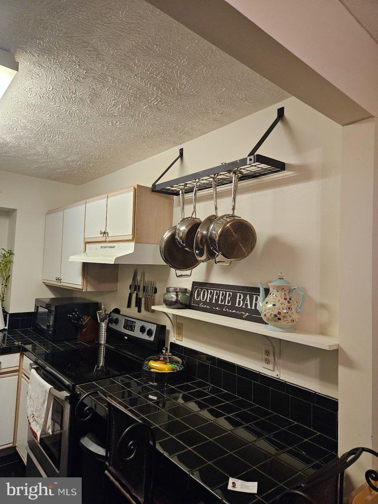 HICKORY HILLS - Residential