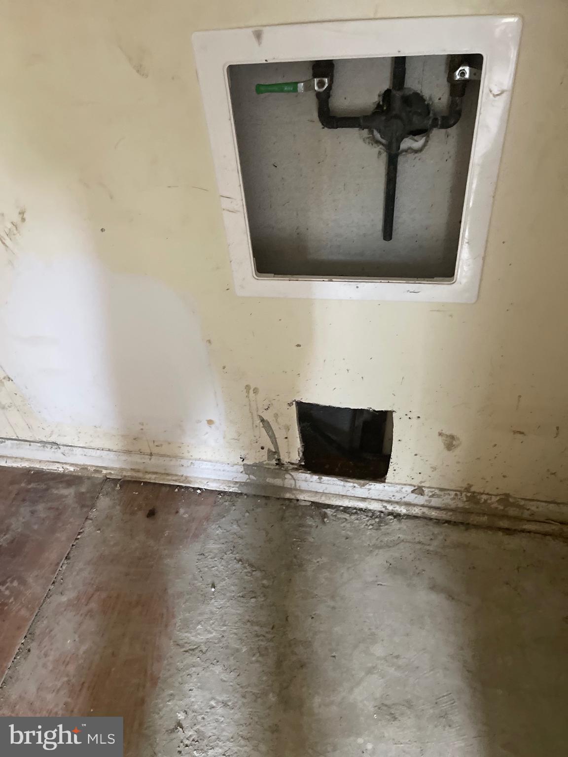 BEDFORD TOWNE CONDO - Residential