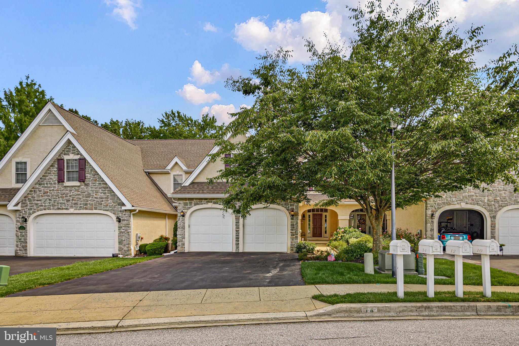 14 BRIARCREEK COURT