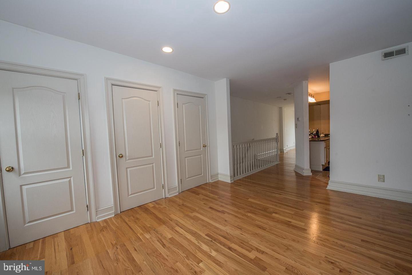 ART MUSEUM AREA - Residential Lease