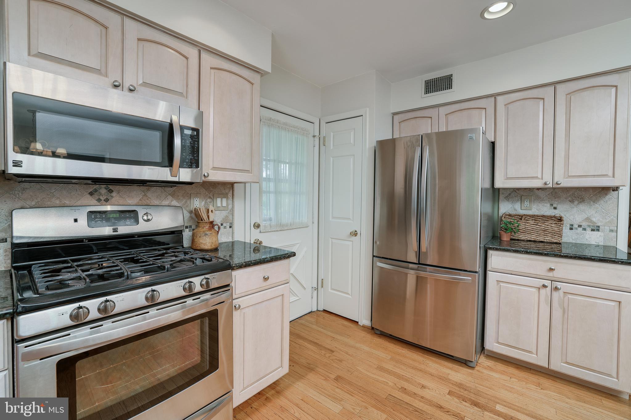 QUEENS GRANT - Residential