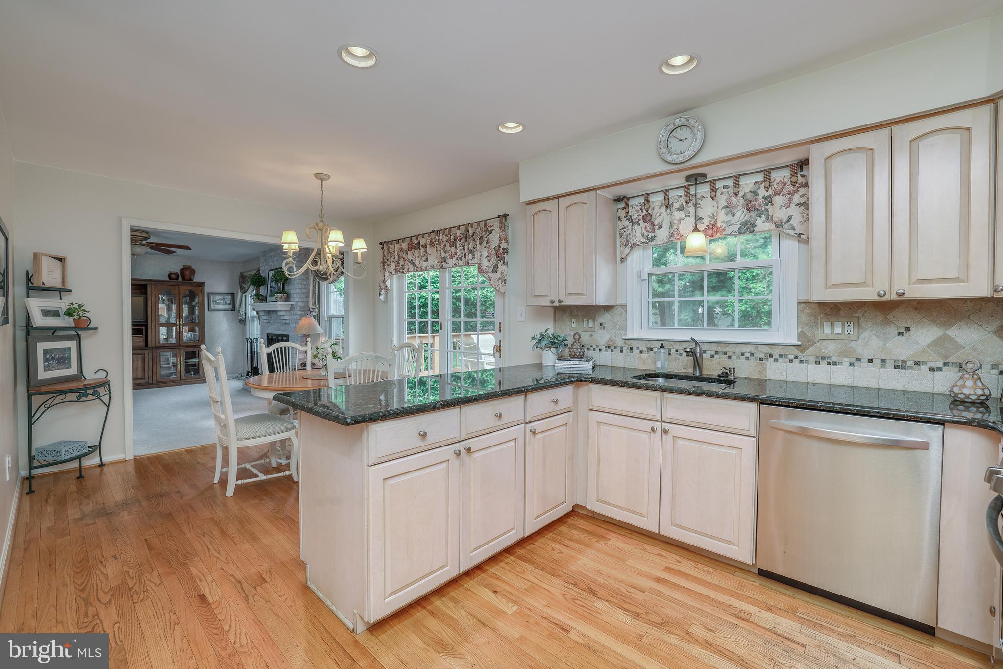 QUEENS GRANT - Residential