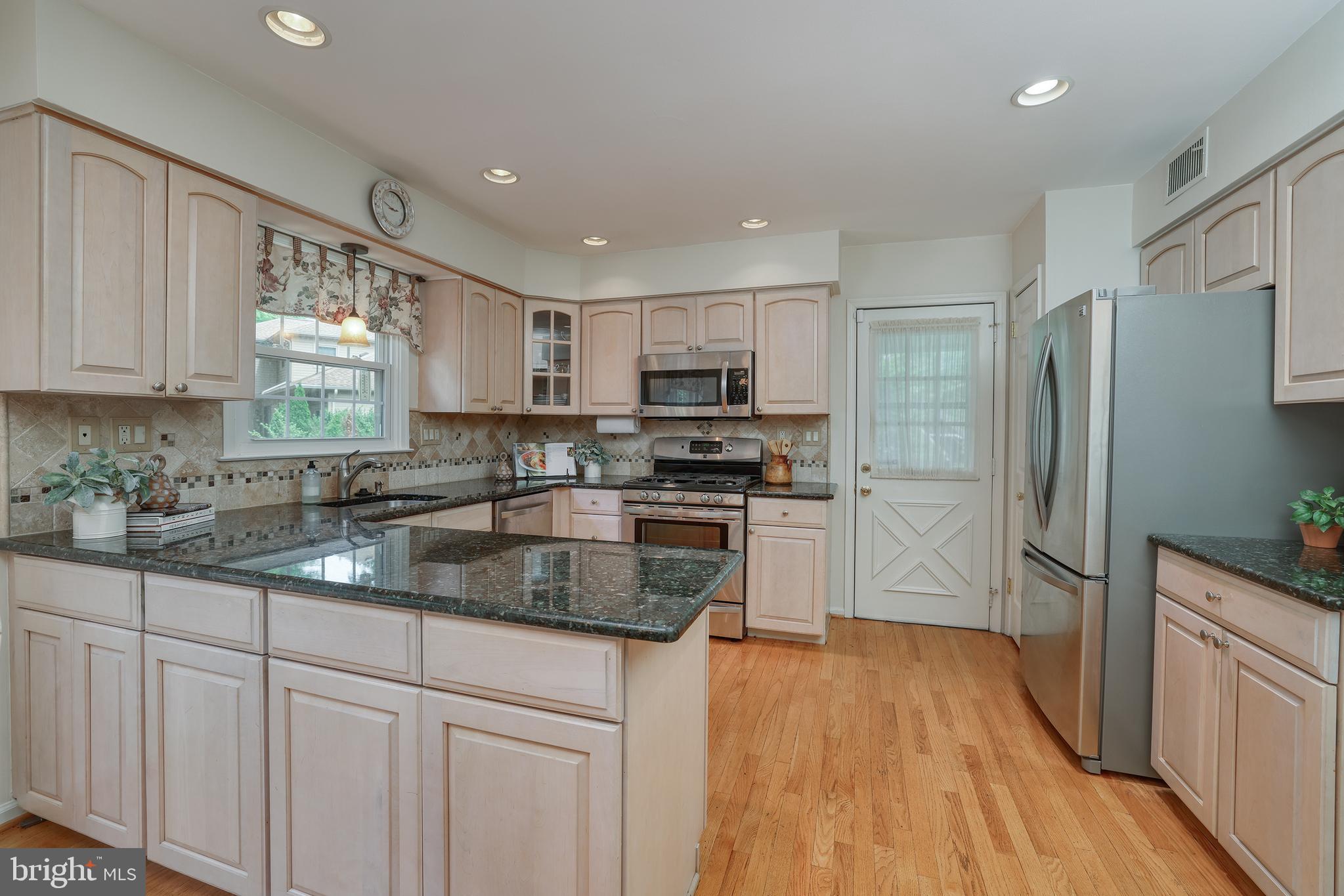 QUEENS GRANT - Residential