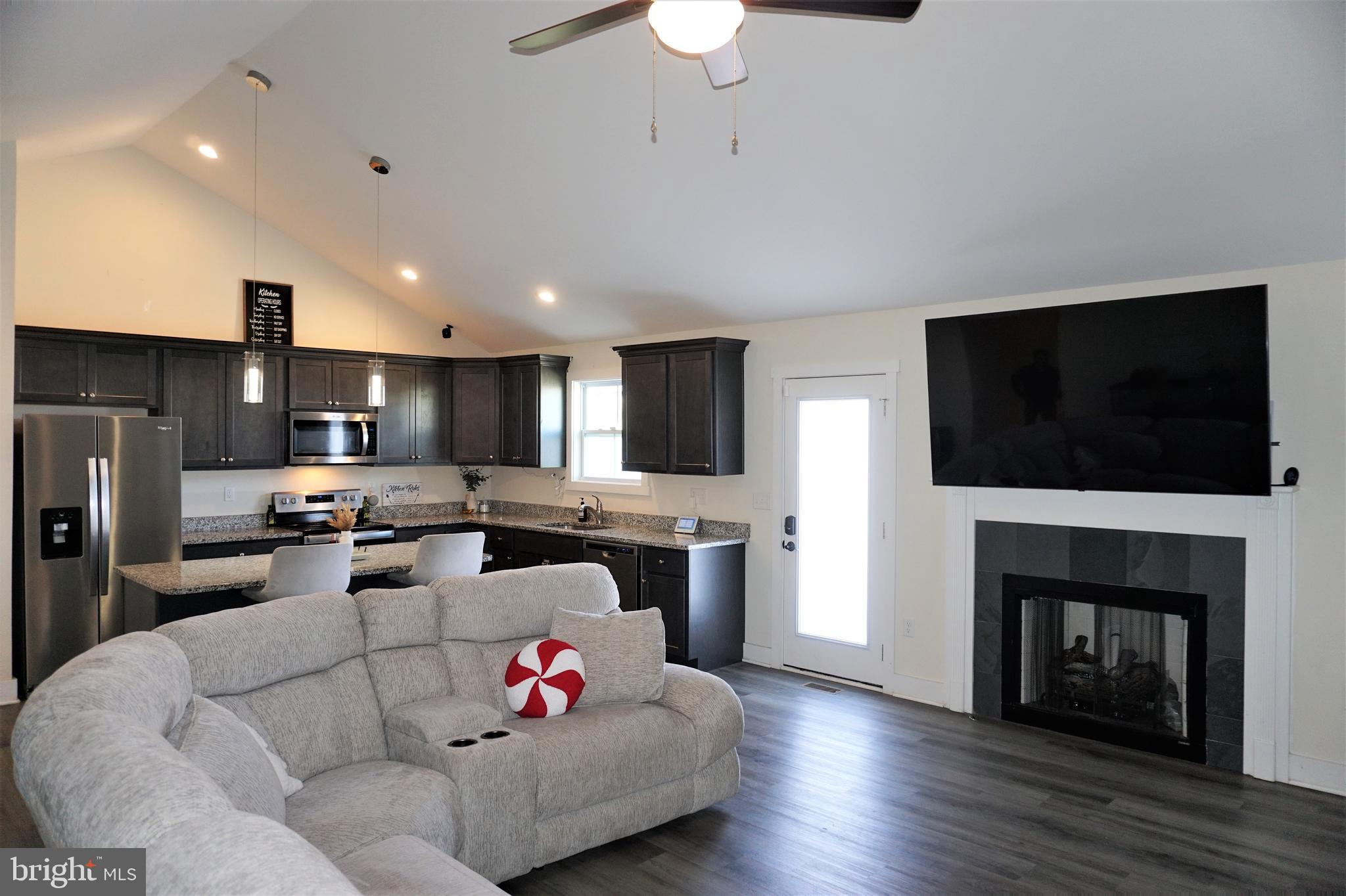 MILTON'S LANDING - Residential