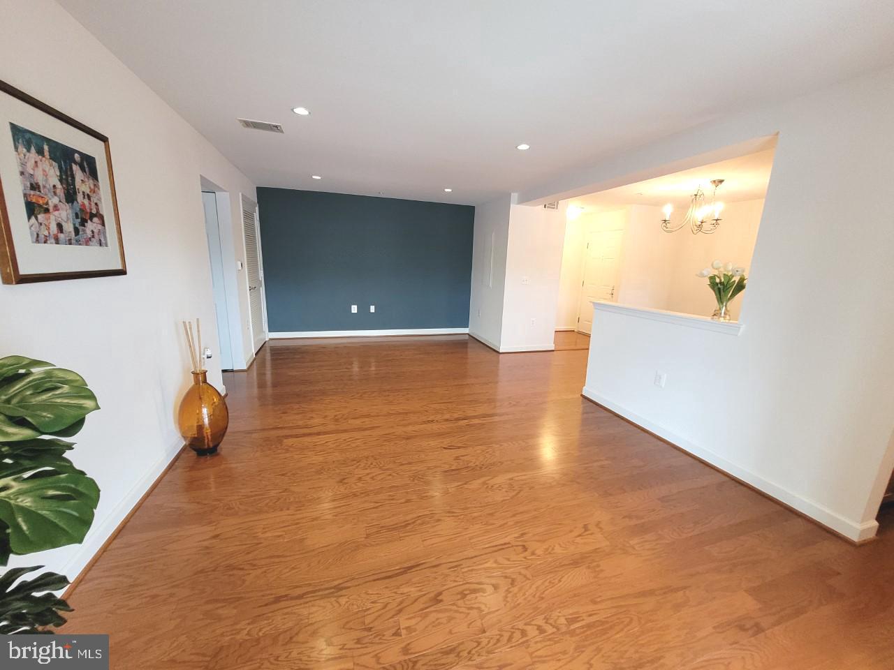 WEST VILLAGE OF SHIRLINGTON - Residential Lease