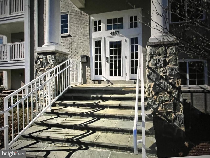 OPEN HOUSE   on  Mon, Mar 31 11 AM - 1:30 PM *****Light, bright and beautifully maintained  2 bed/2 bath condo located in a popular West Village of Shirlington neighborhood.  This open floor plan offers a large living room off the kitchen/dining area, plus a "flex room"   perfect for a home office, or just a  space to relax. Featuring Hardwood floors throughout,  Stainless Steel appliance,  fresh neutral paint, Washer and Dryer in the unit...The primary bedroom has a large walk in closet.   Great location MINUTES TO DC, THE PENTAGON, NATIONAL AIRPORT ... and complex offering pool, gym and party room. One pass is provided per condo, allowing you to park anywhere on the HOA premises. You may park a second car on the small street next to the buildings for multiple days without needing to move it. Overnight parking is allowed on the large street in the lane closest to the gardens.