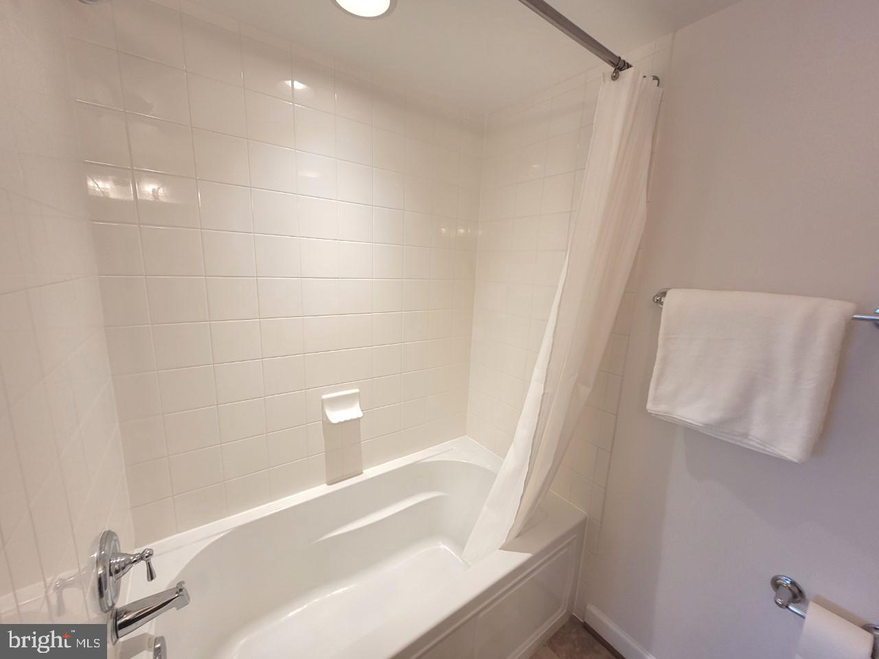 WEST VILLAGE OF SHIRLINGTON - Residential Lease