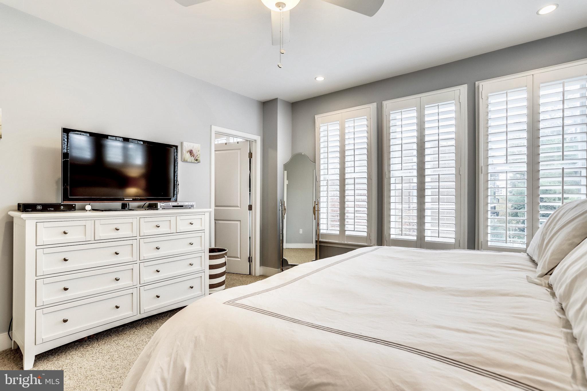 RHODES HILL SQUARE - Residential