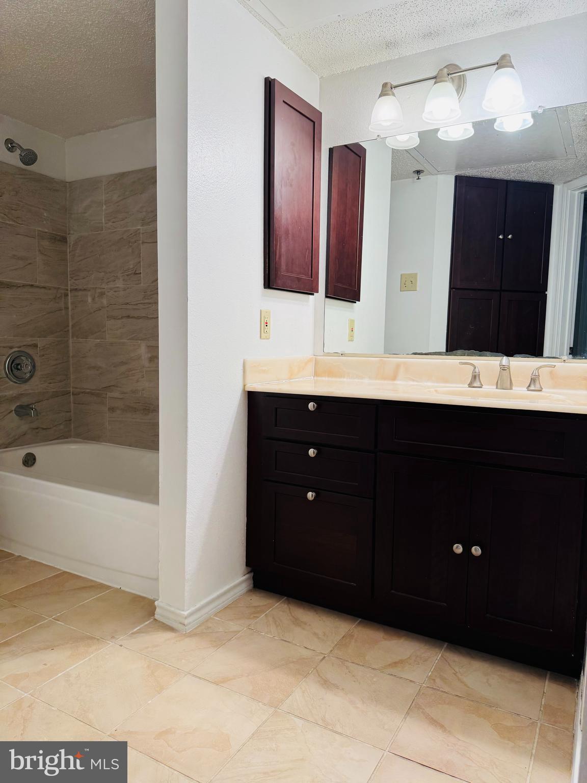 FOUNTAINS AT MCLEAN - Residential Lease