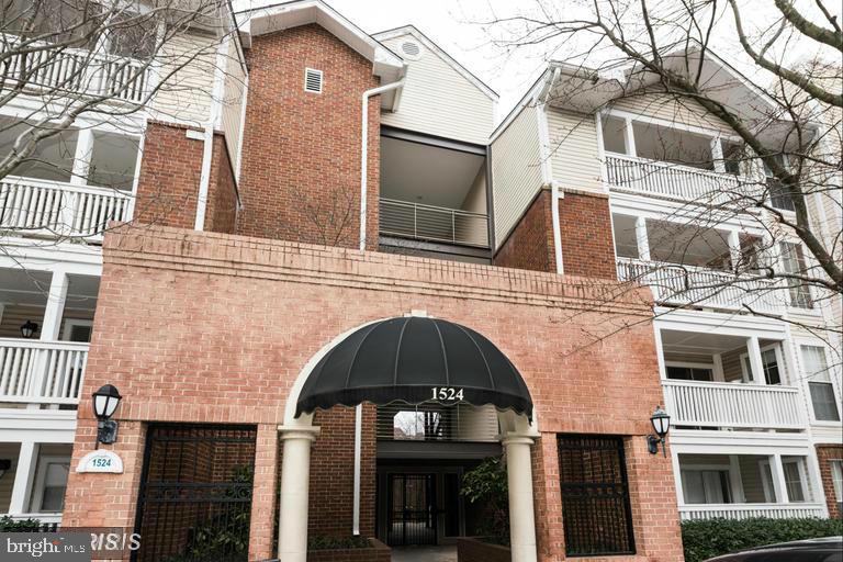 FOUNTAINS AT MCLEAN - Residential Lease