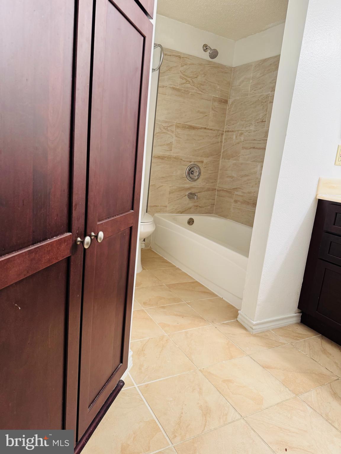 FOUNTAINS AT MCLEAN - Residential Lease