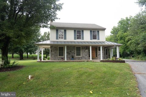 Photo of 1007 Rebecca Drive, Lititz, PA 17543 (MLS # PALA2055028)