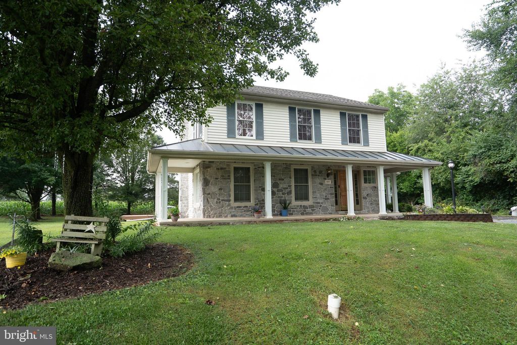 Photo of 1007 Rebecca Drive, Lititz, PA 17543 (MLS # PALA2055028)