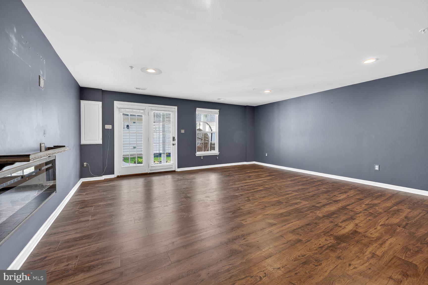 MARKET SQUARE - Residential