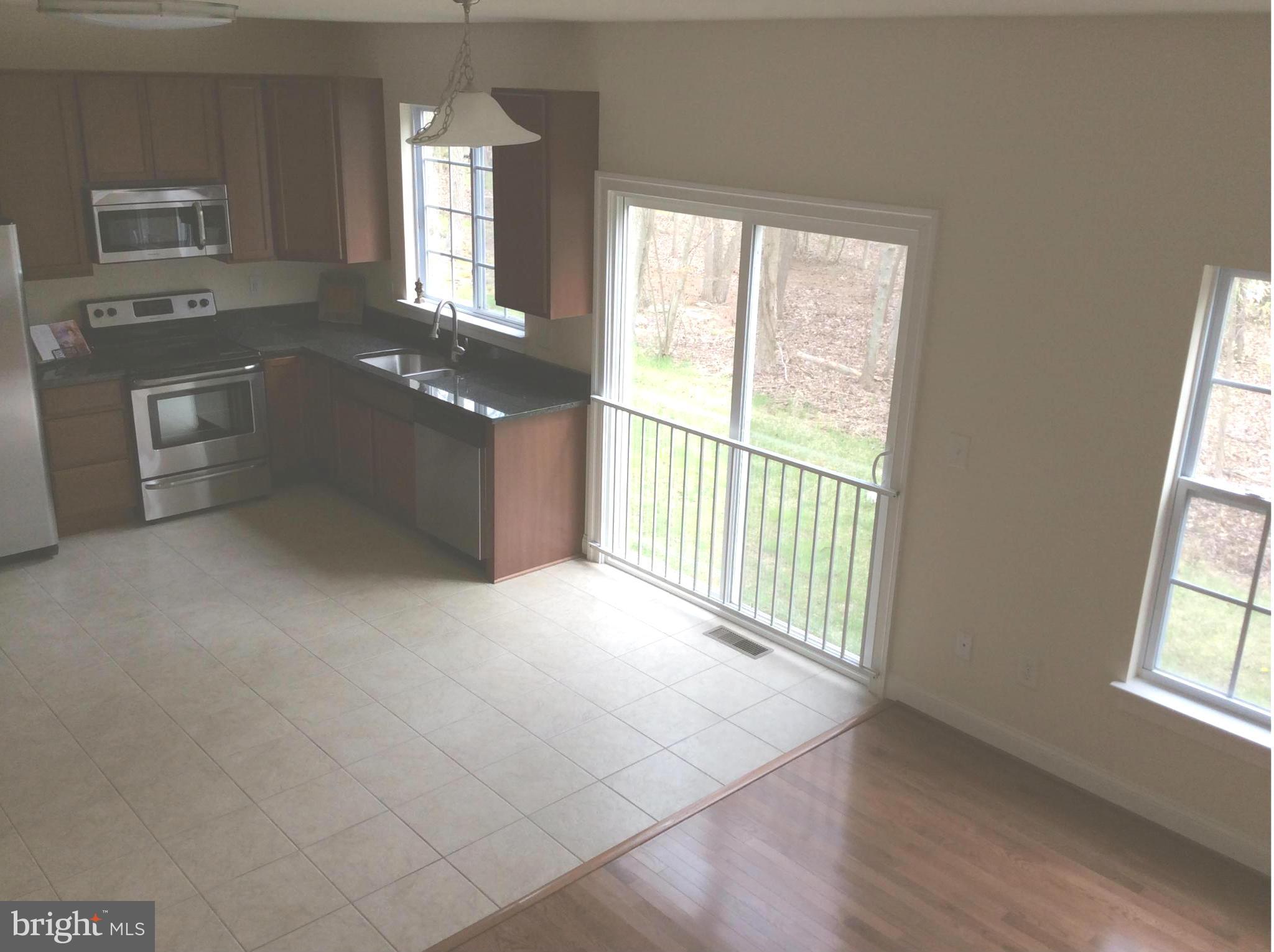 CREEKSIDE - Residential