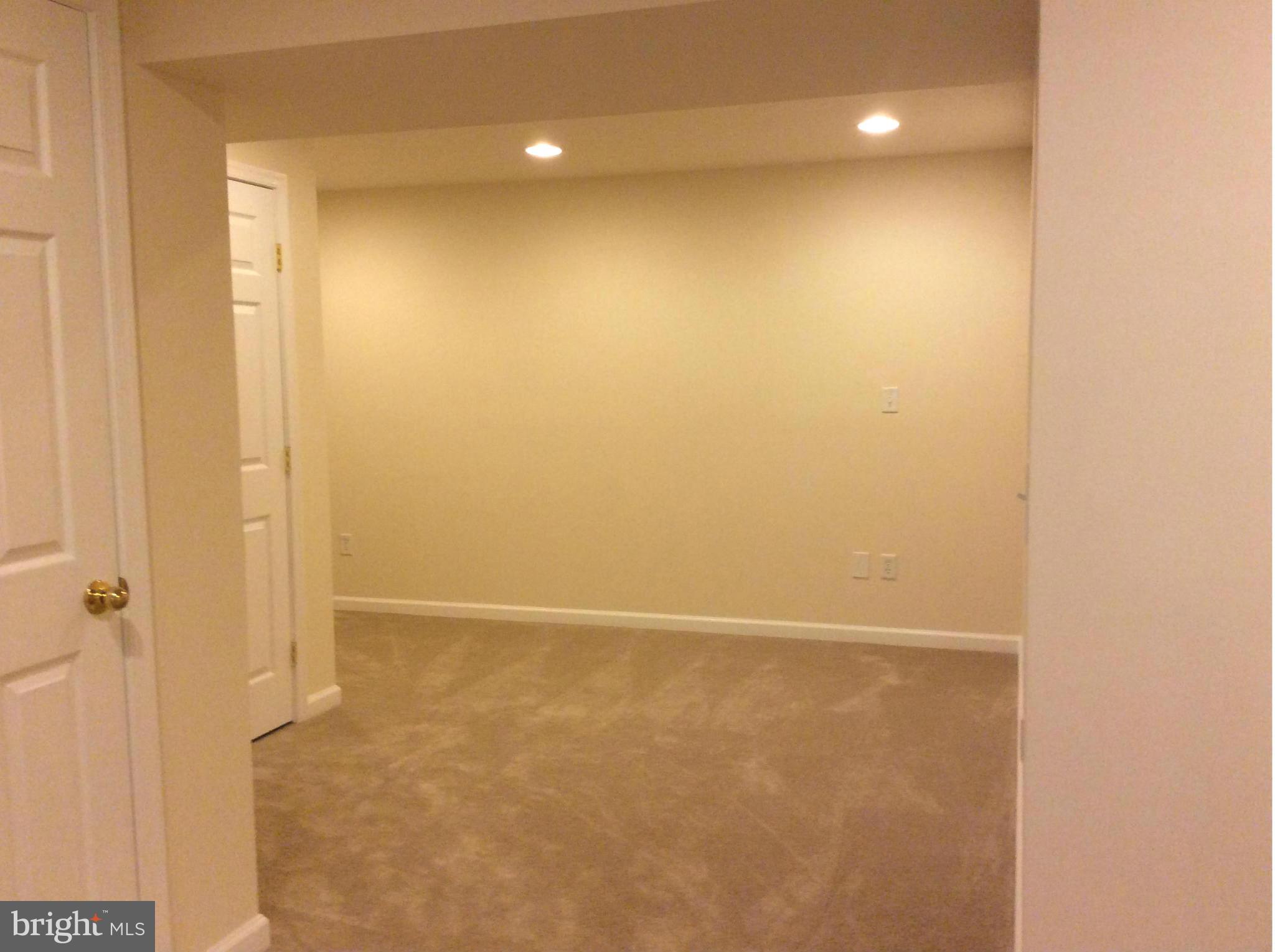 CREEKSIDE - Residential