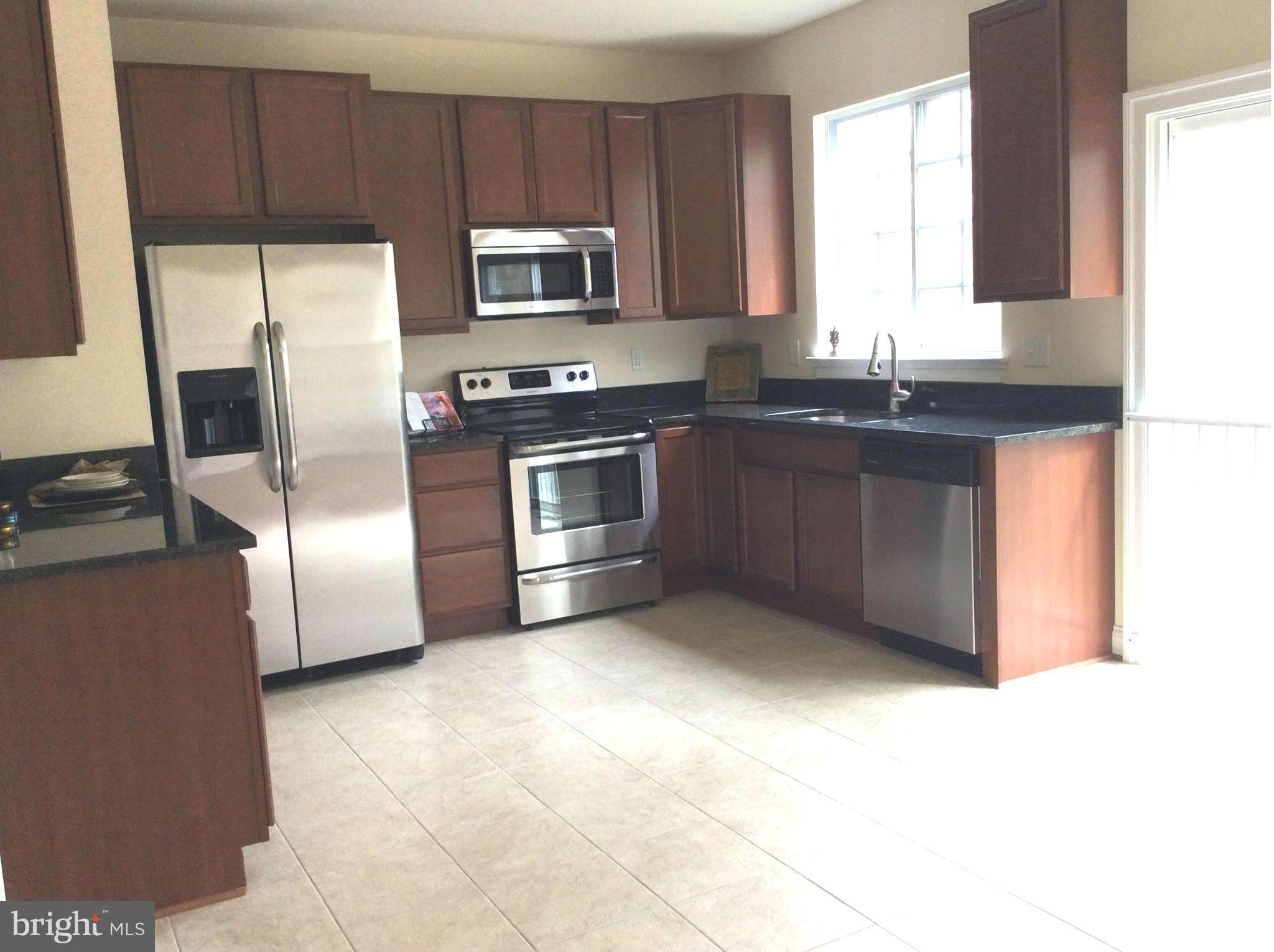 CREEKSIDE - Residential