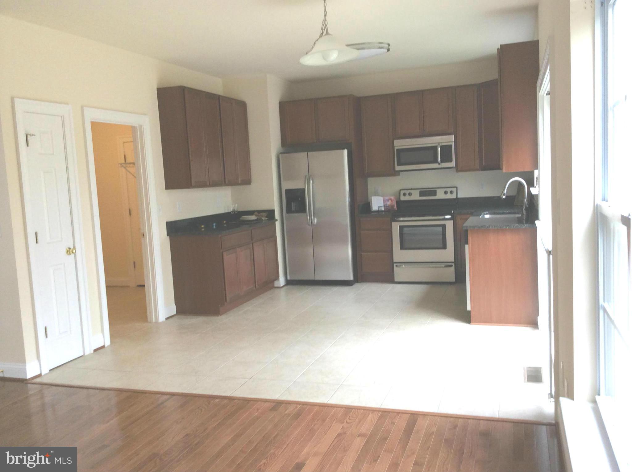 CREEKSIDE - Residential