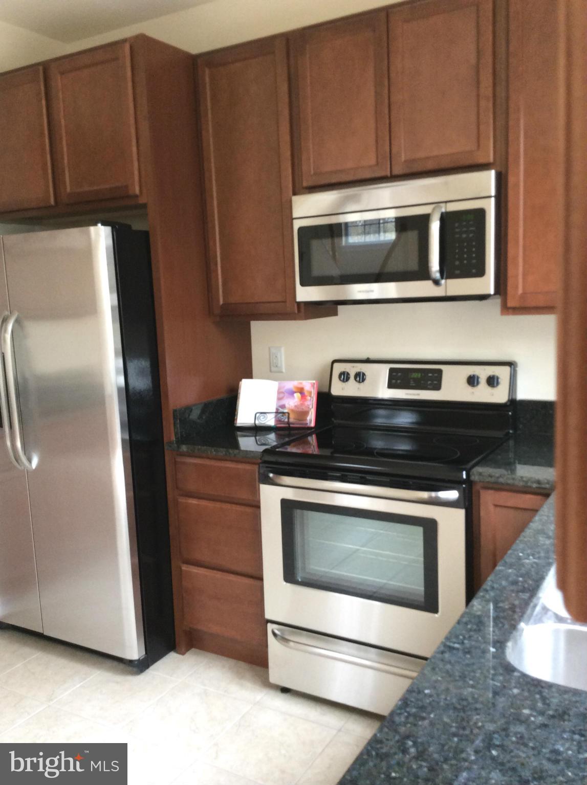 CREEKSIDE - Residential