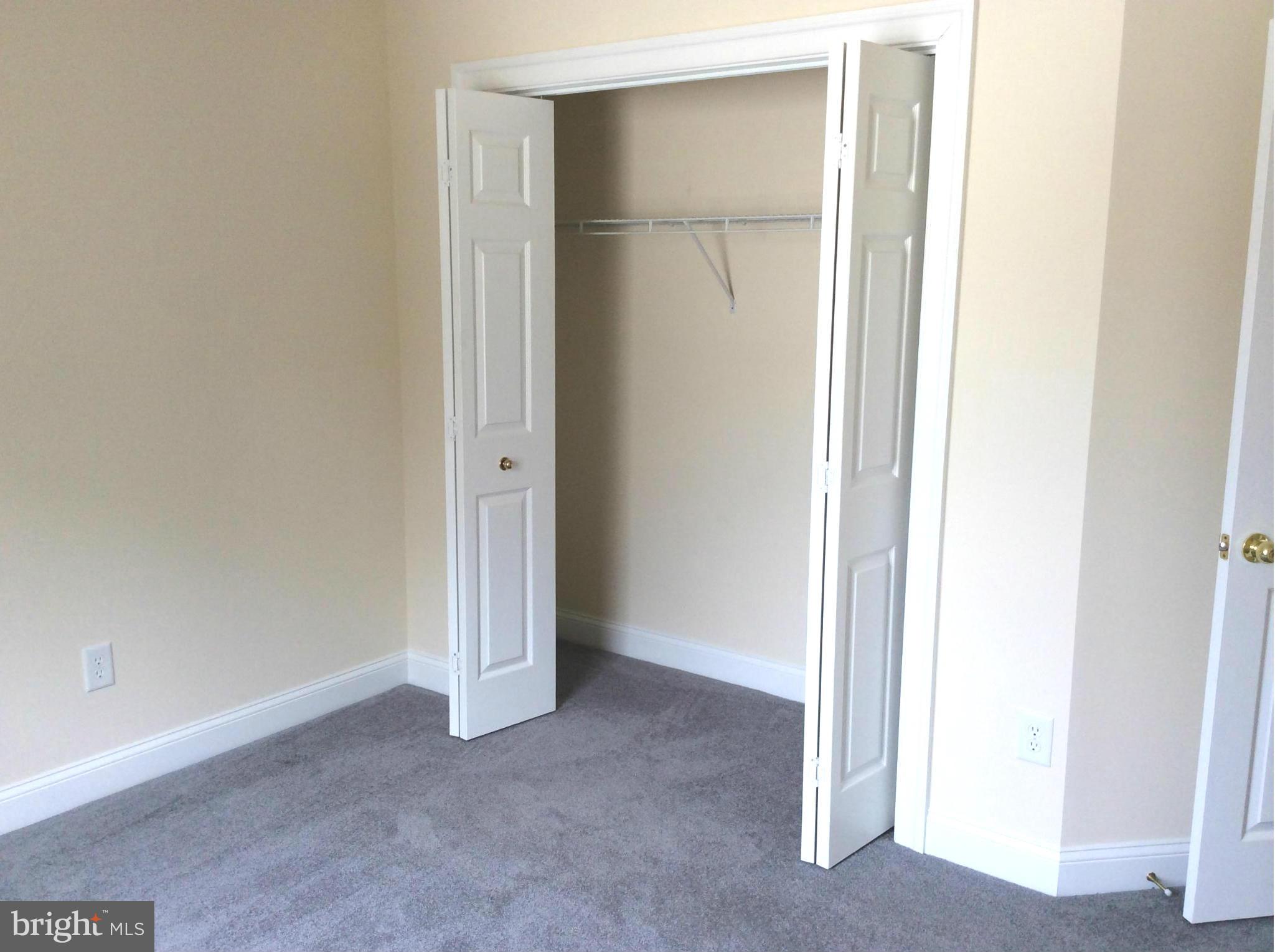 CREEKSIDE - Residential