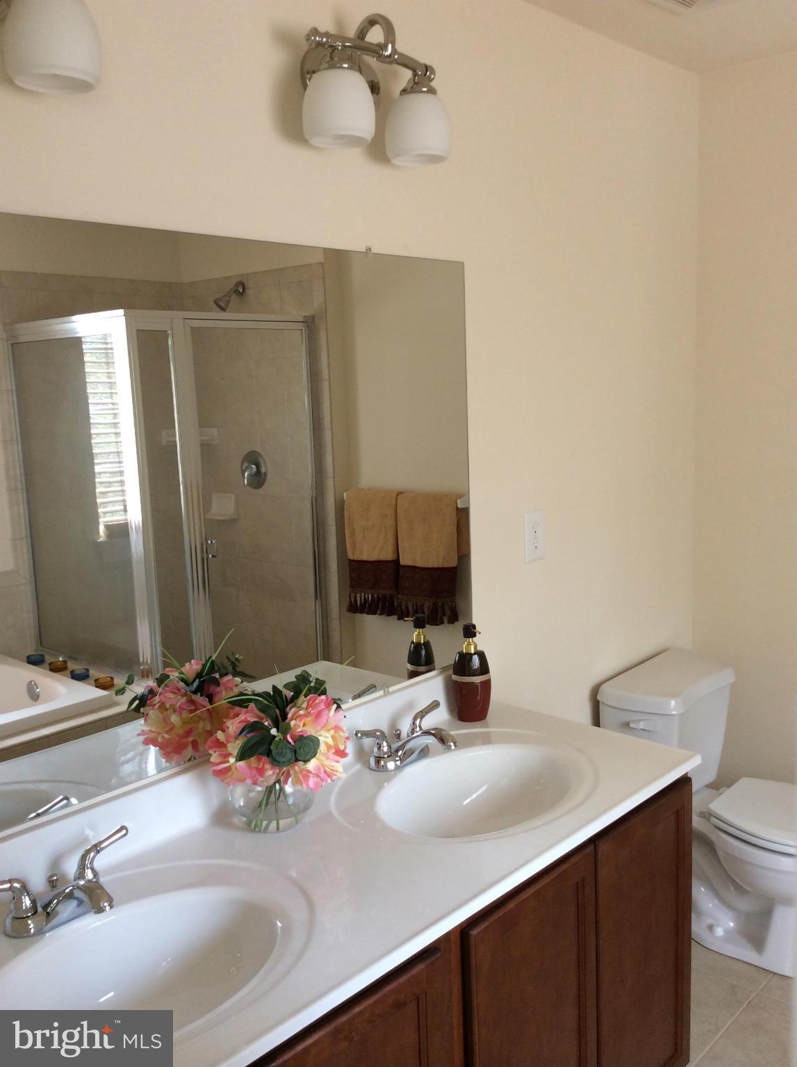 CREEKSIDE - Residential