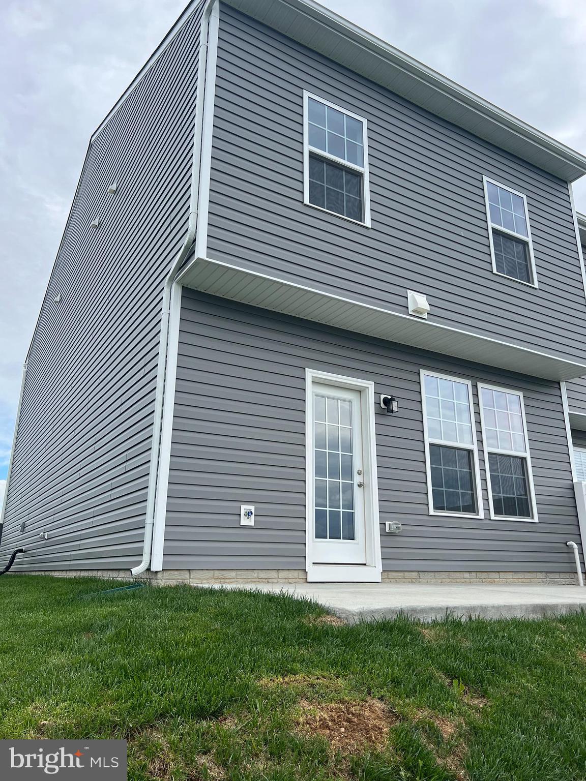 OVERLOOK AT RIVERSIDE - Residential Lease