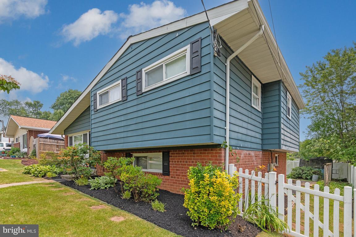 ROYAL VIEW - Residential