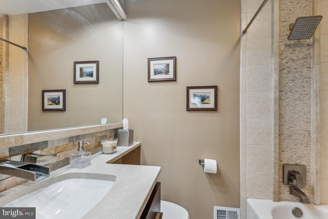 ROYAL VIEW - Residential