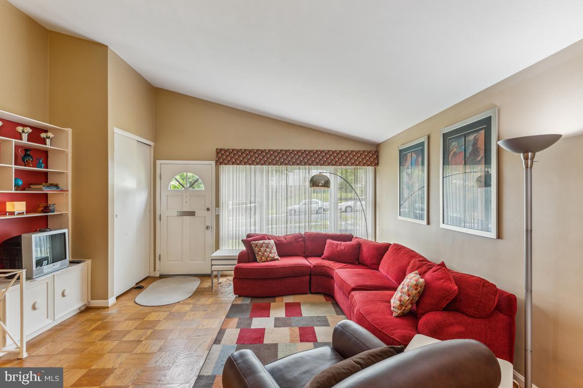 ROYAL VIEW - Residential