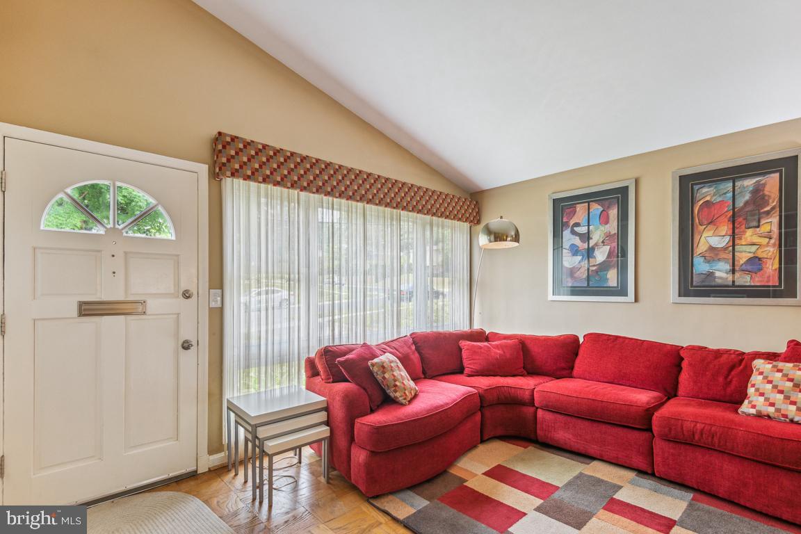 ROYAL VIEW - Residential