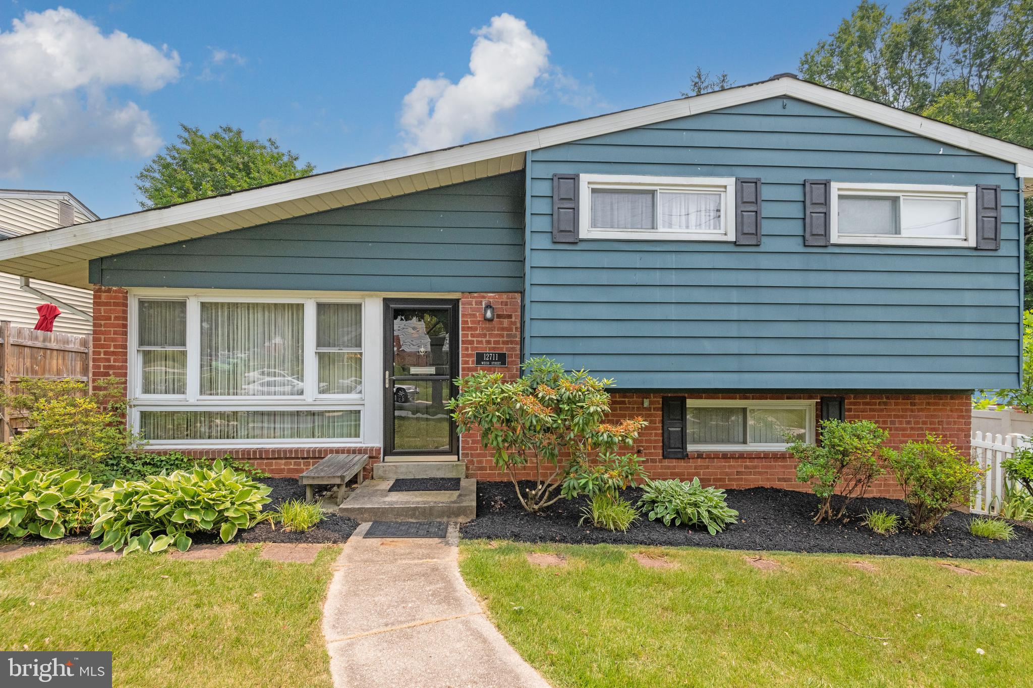 ROYAL VIEW - Residential