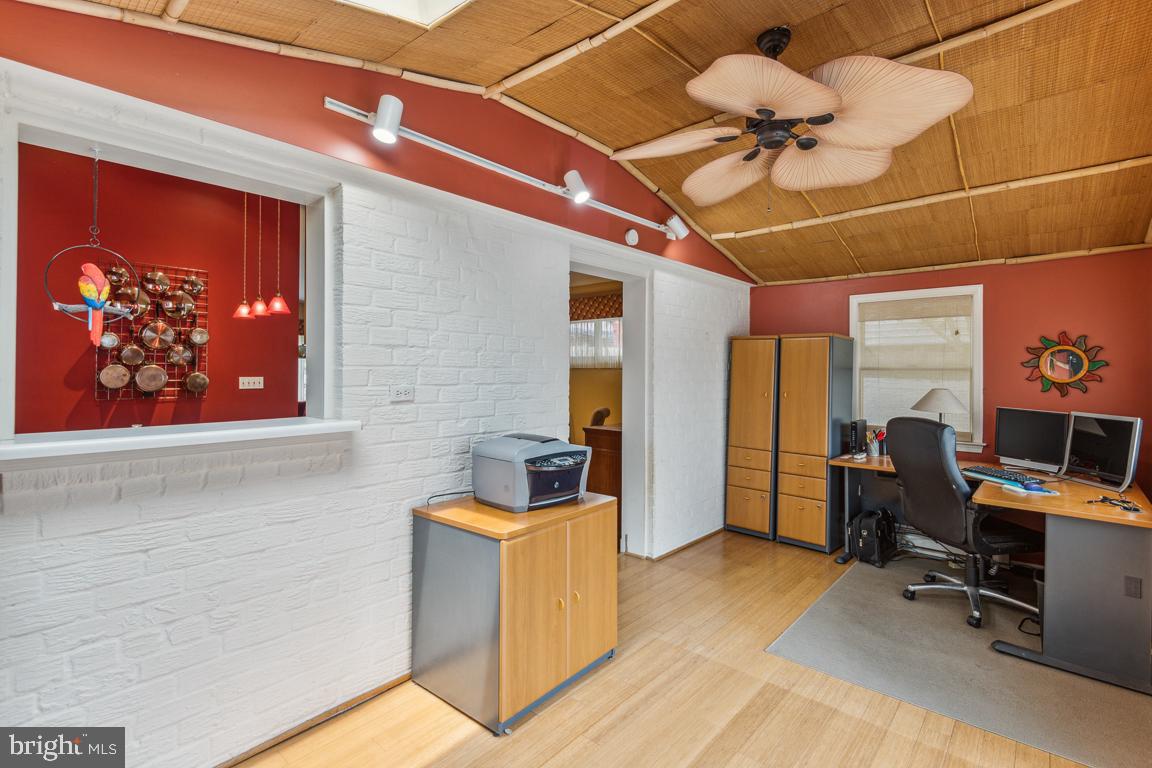 ROYAL VIEW - Residential