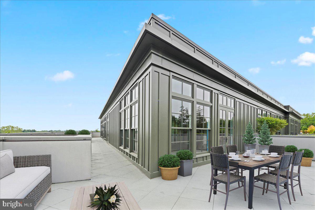 CHESTNUT HILL - Residential