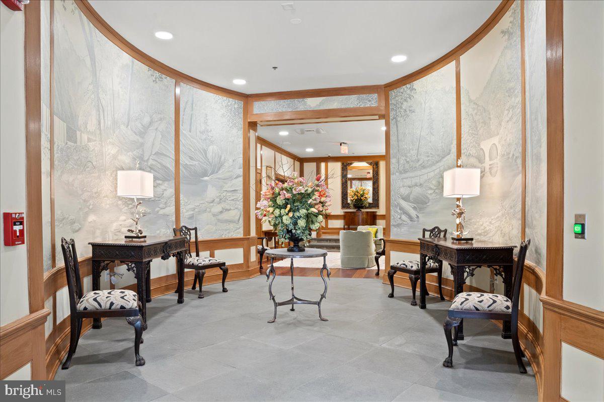 CHESTNUT HILL - Residential