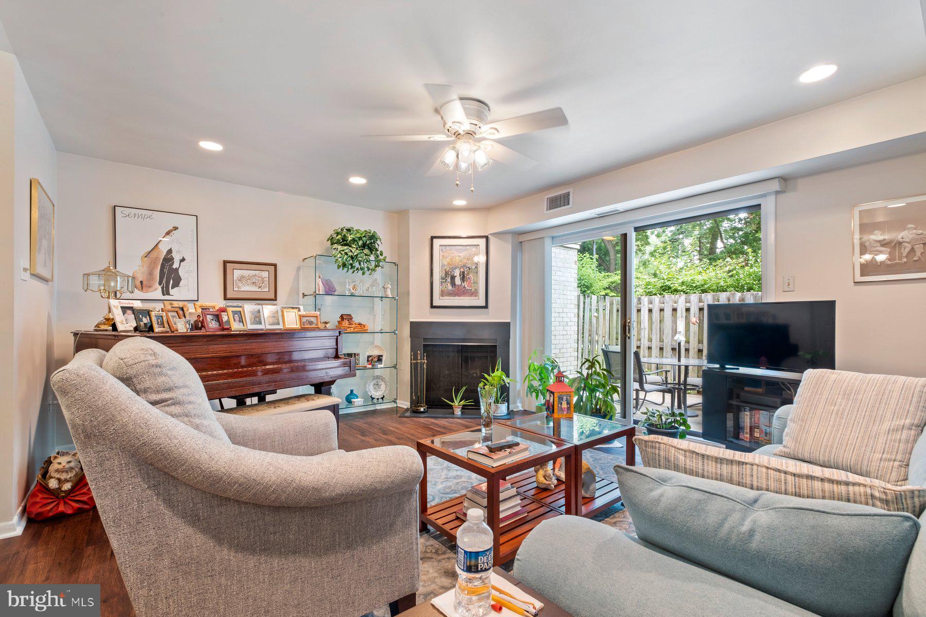 VALLEY GLEN - Residential