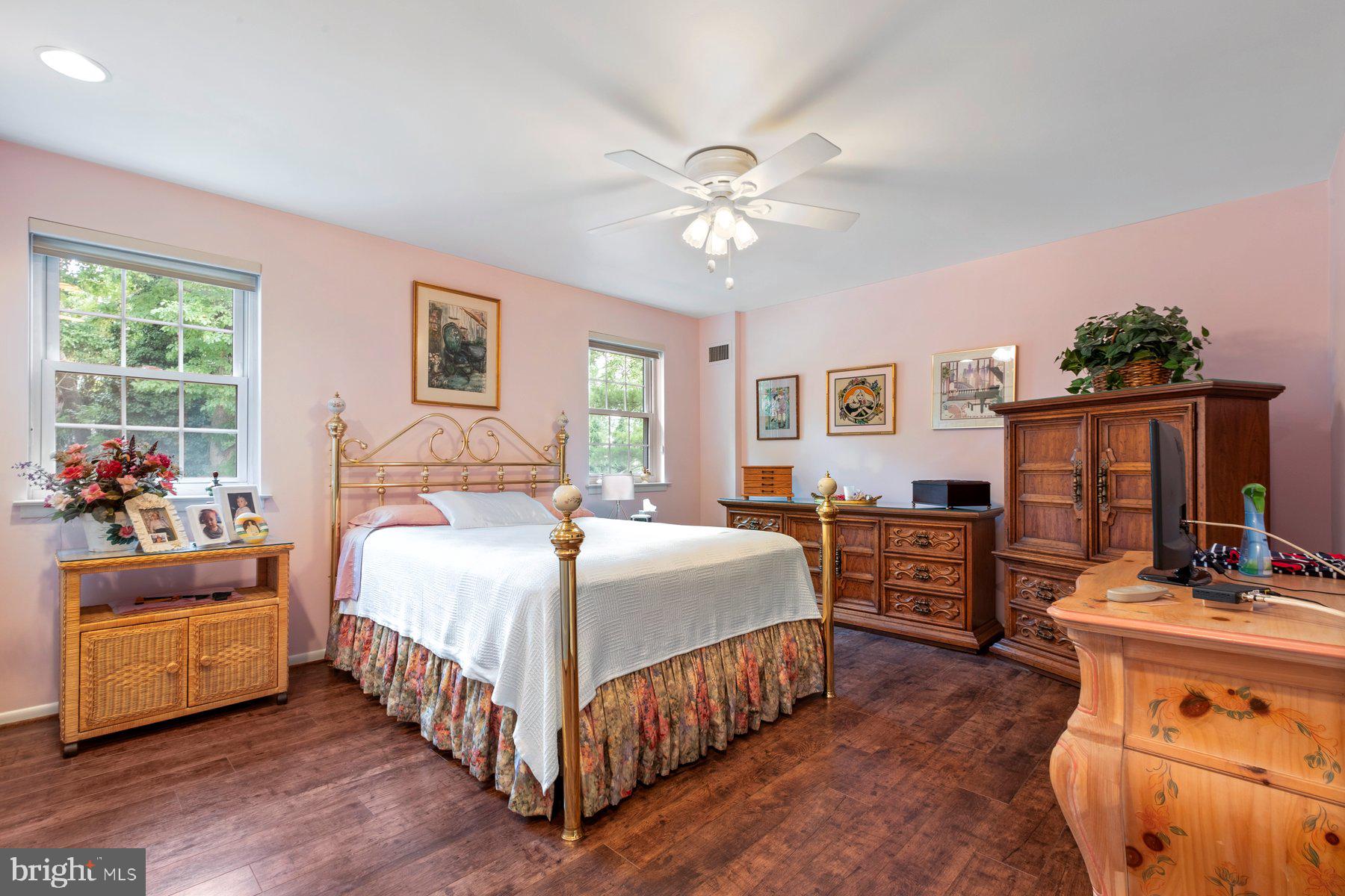 VALLEY GLEN - Residential