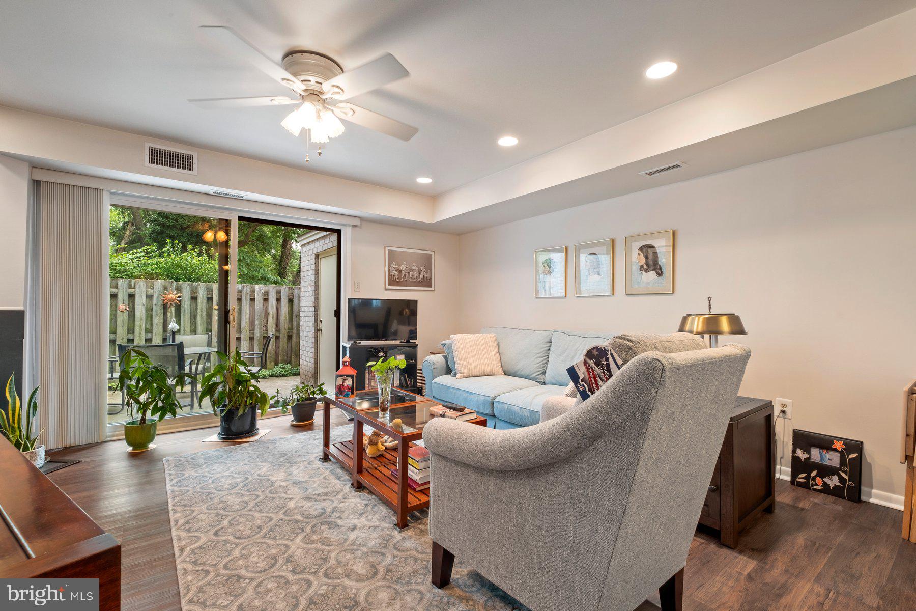 VALLEY GLEN - Residential