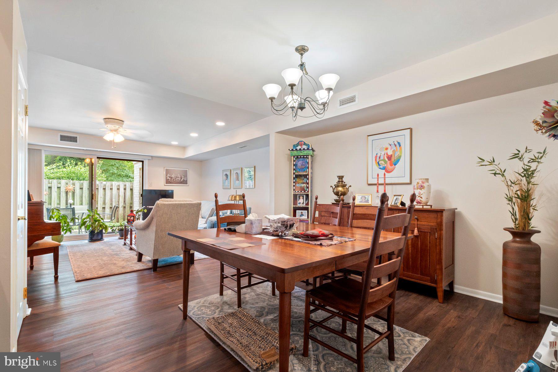 VALLEY GLEN - Residential