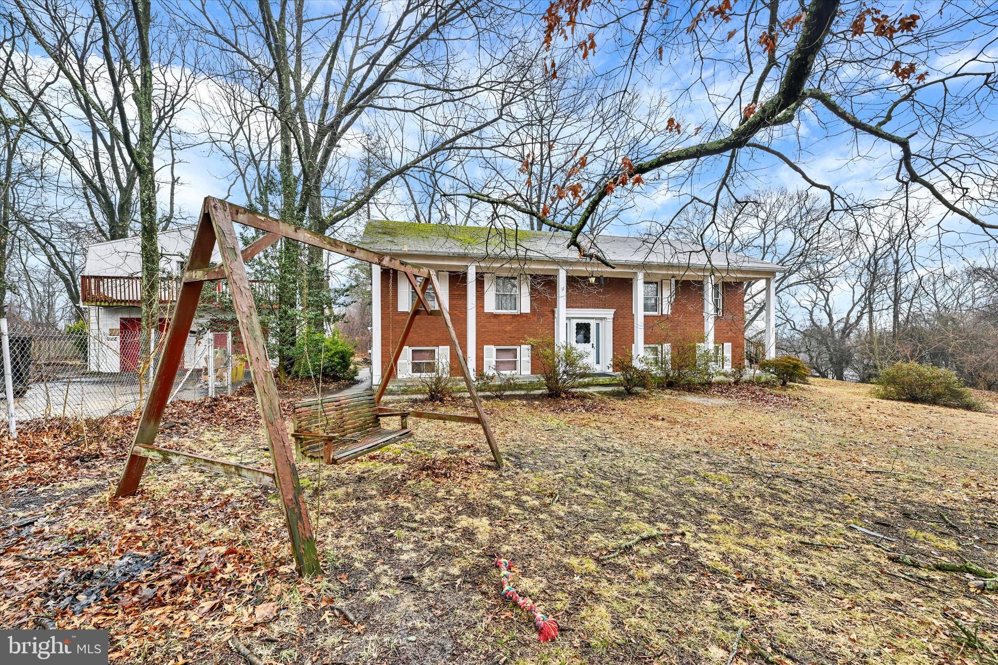 1287 THOMPSON AVENUE