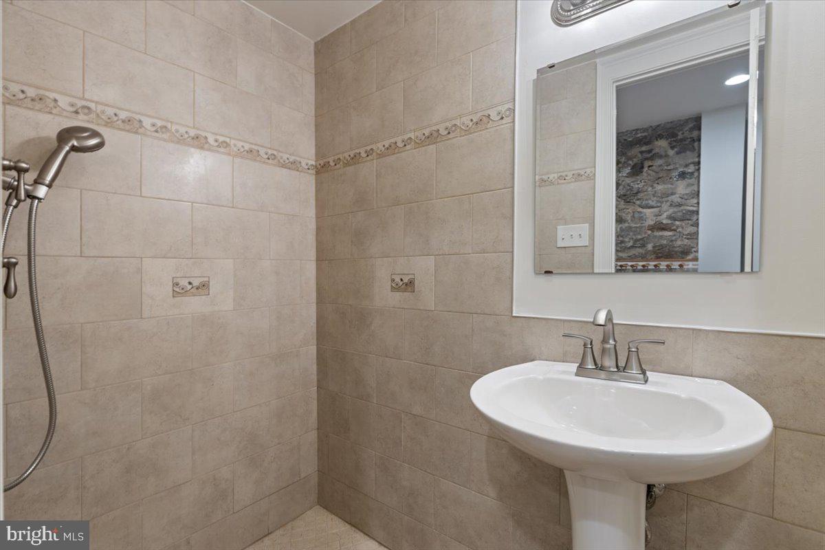 OLD TOWN - Residential Lease