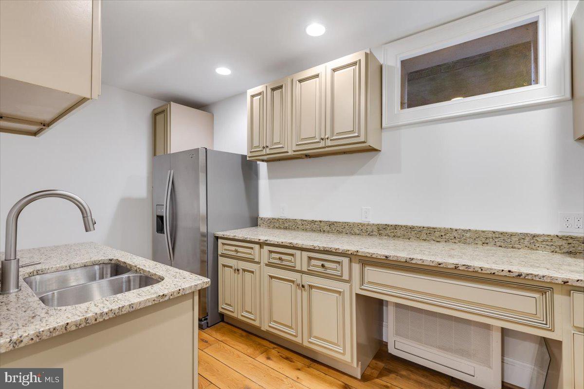 OLD TOWN - Residential Lease