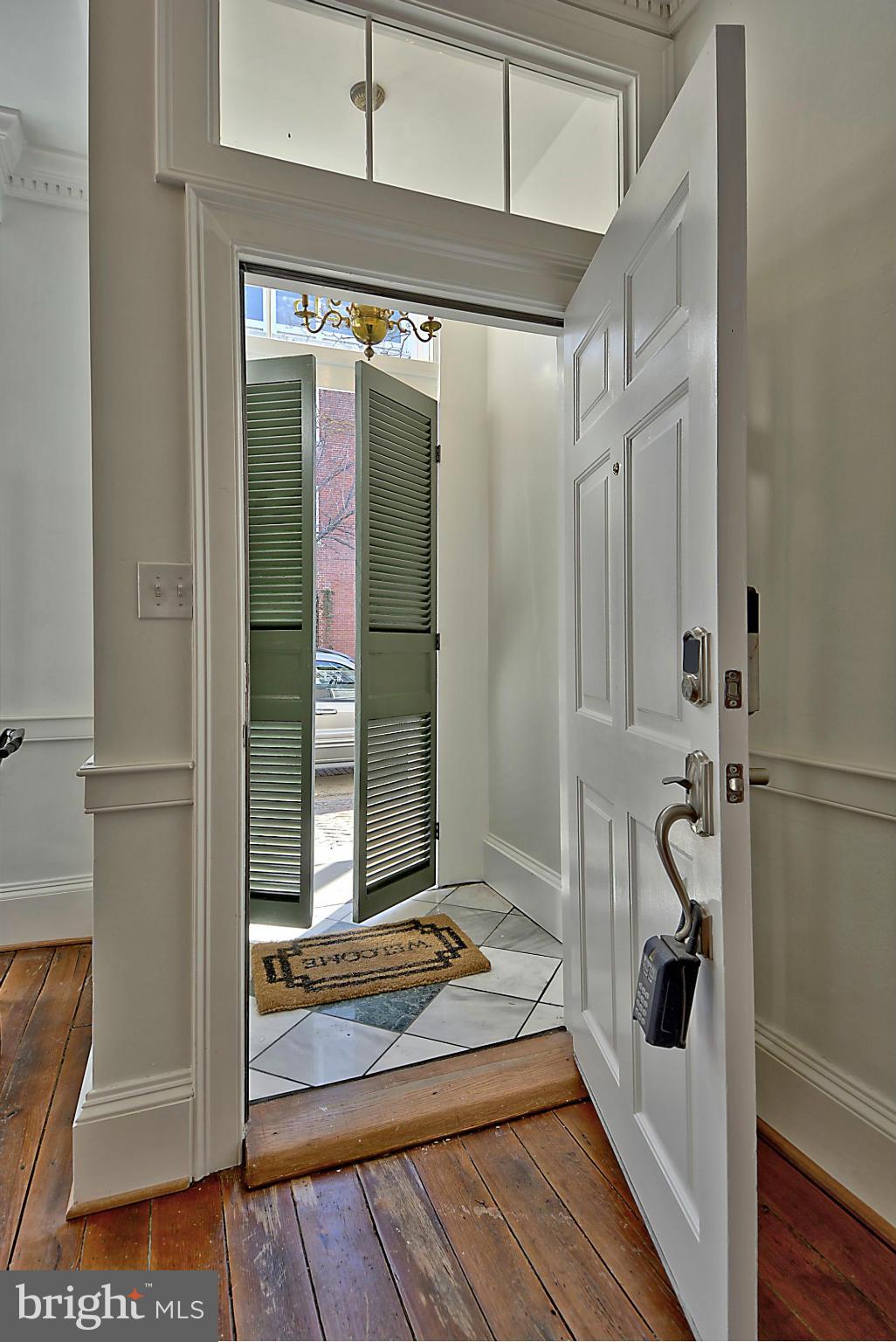 OLD TOWN - Residential Lease