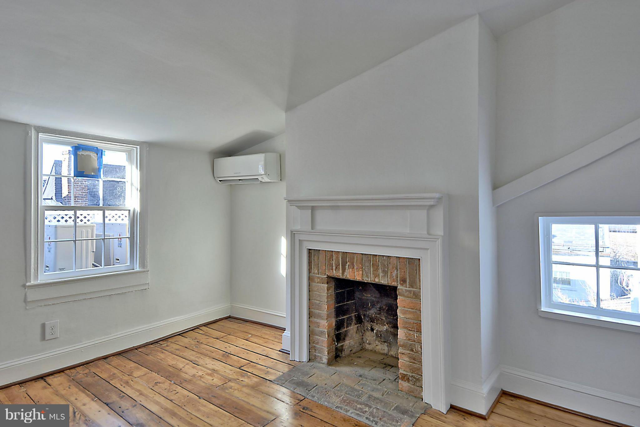 OLD TOWN - Residential Lease