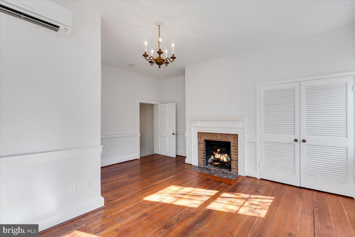 OLD TOWN - Residential Lease