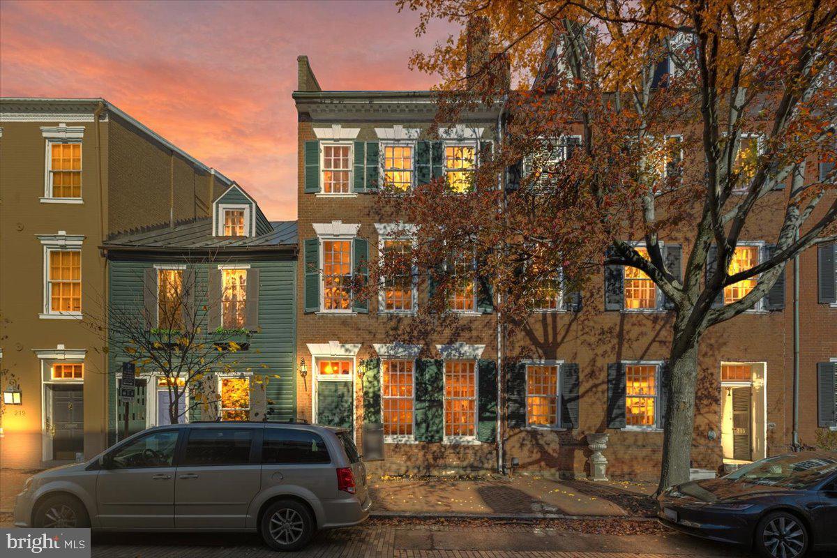 OLD TOWN - Residential Lease