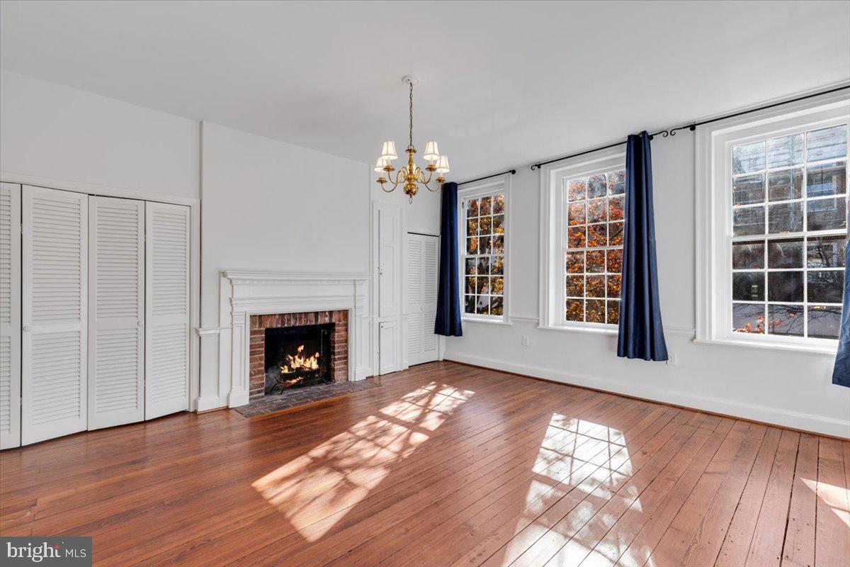 OLD TOWN - Residential Lease